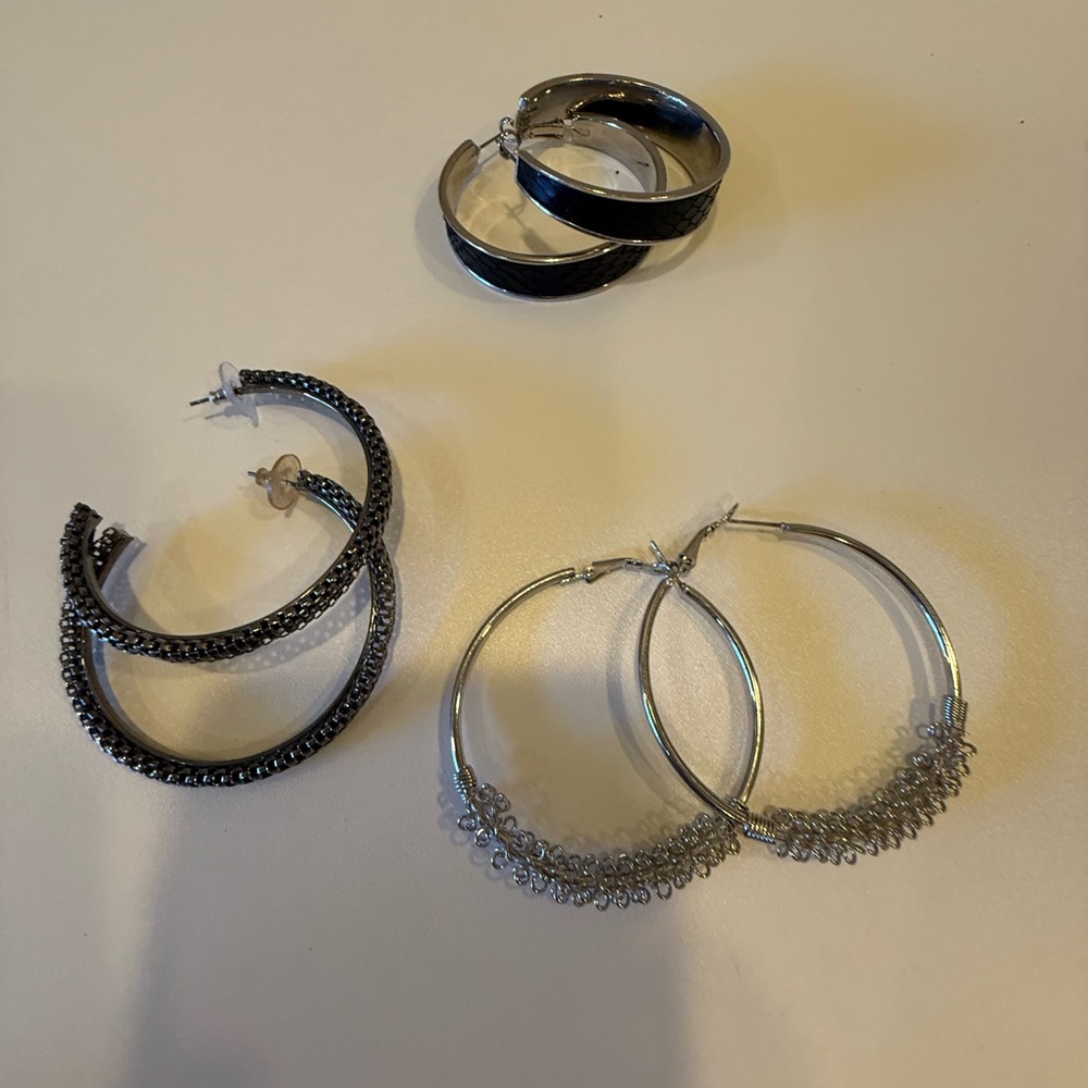 Elegant Silver and Black Hoop Earrings Set